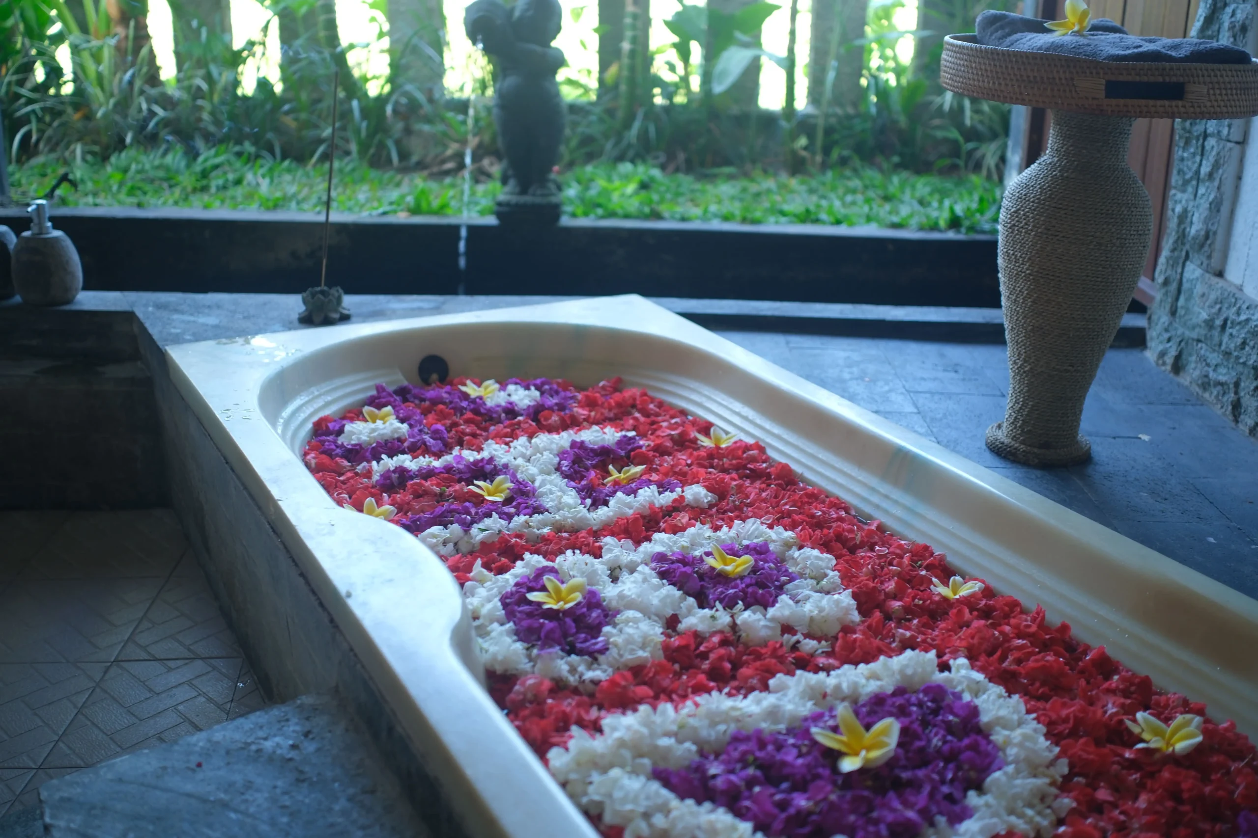 Parina Spa Flower Bath Decoration Single in Ubud